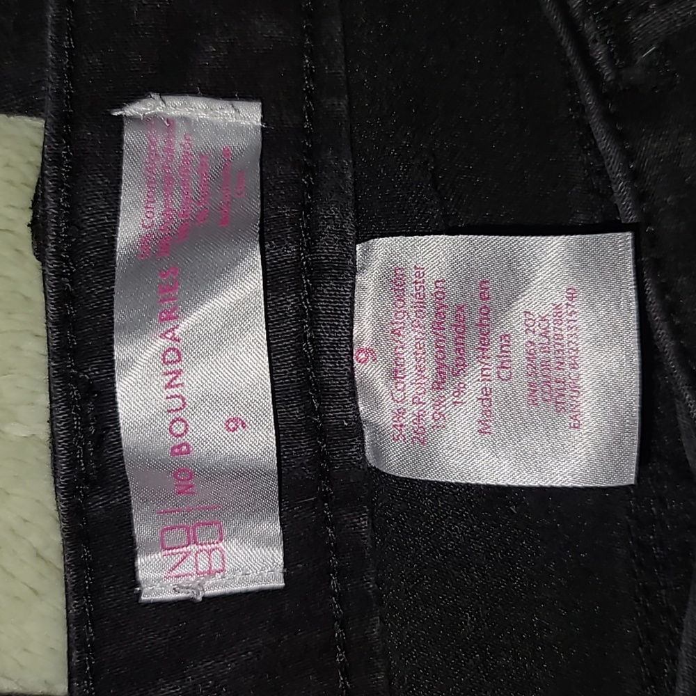 2 pairs No Boundries women's pants size 9 - Picture 4 of 9